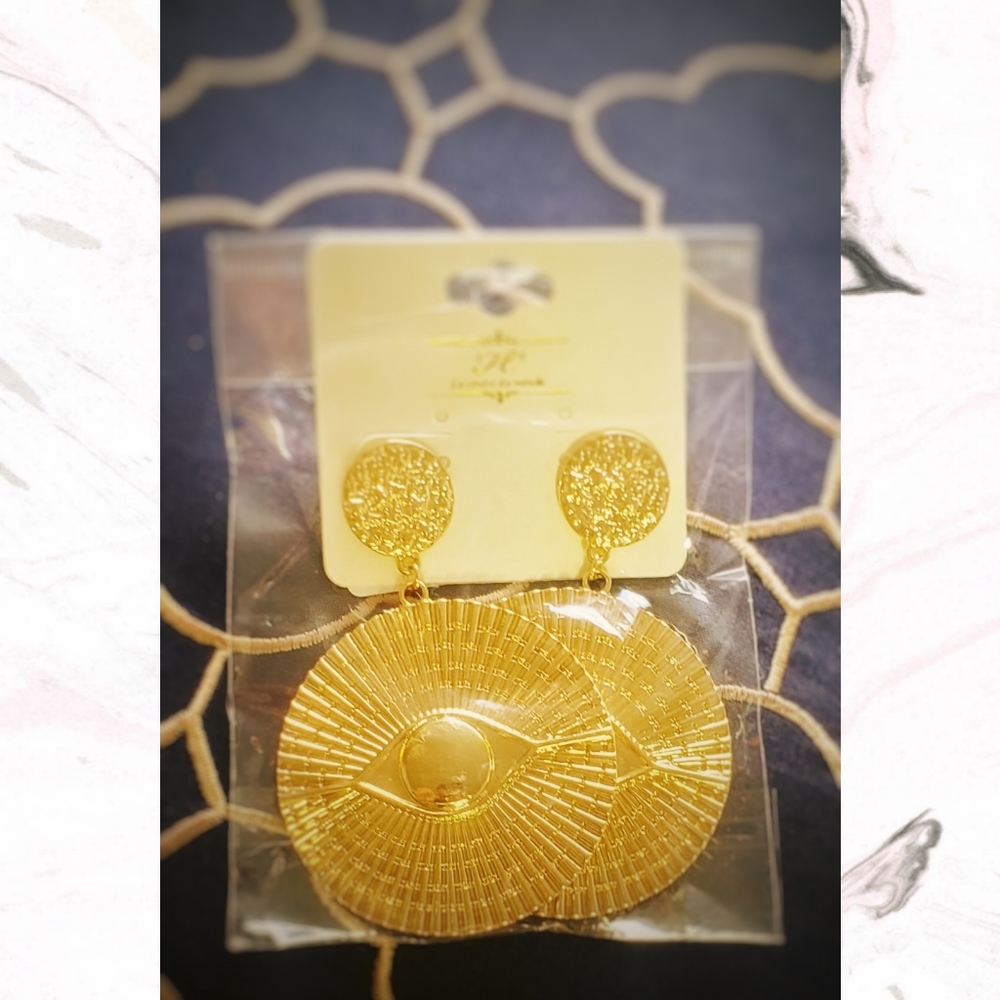 Gold Pineal Gland Earrings 👁